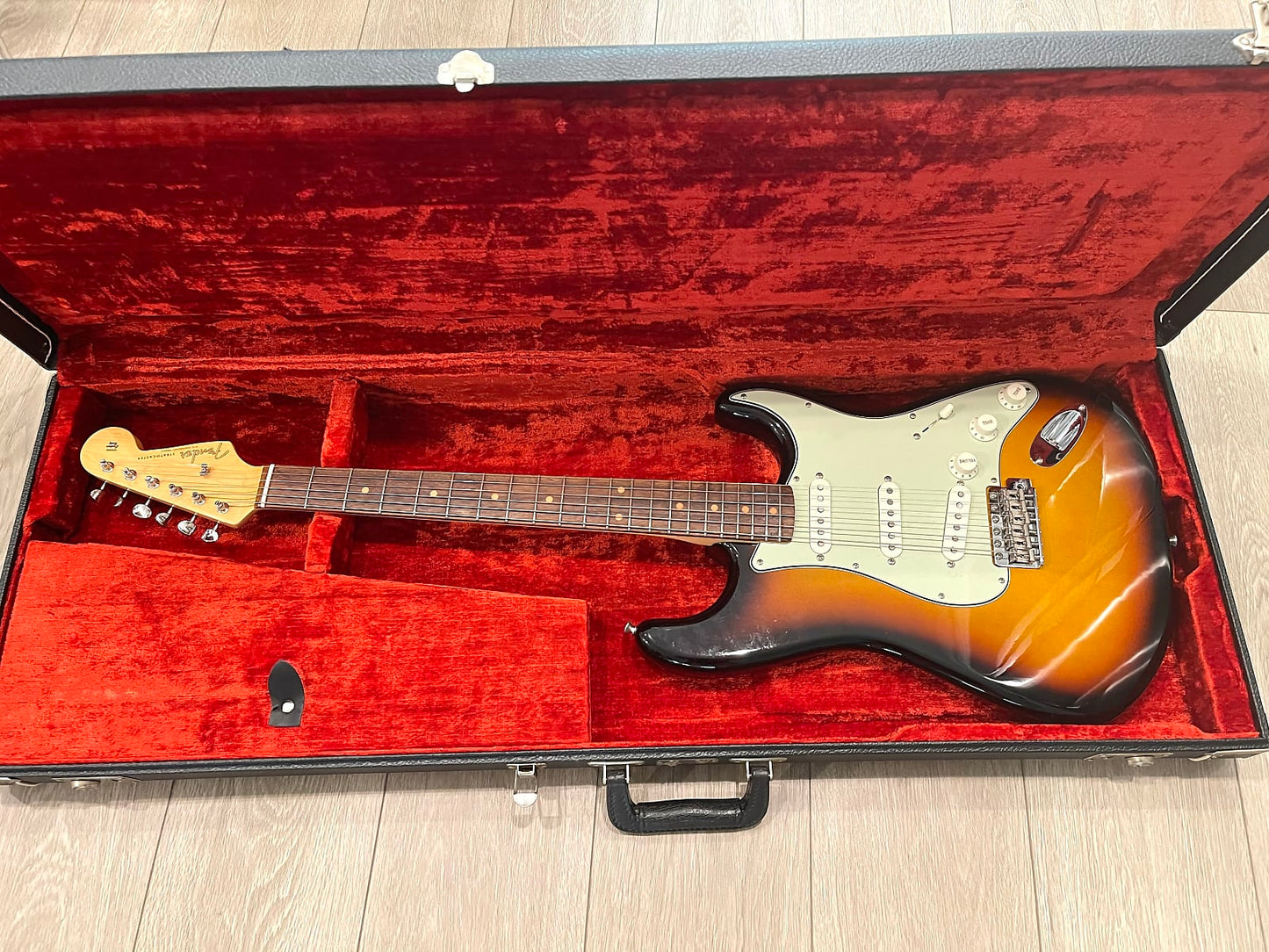 2015 Fender Stratocaster SUNBURST "59 AVRI" + OHSC