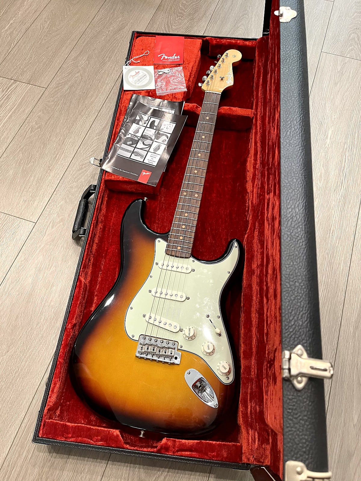 2015 Fender Stratocaster SUNBURST "59 AVRI" + OHSC