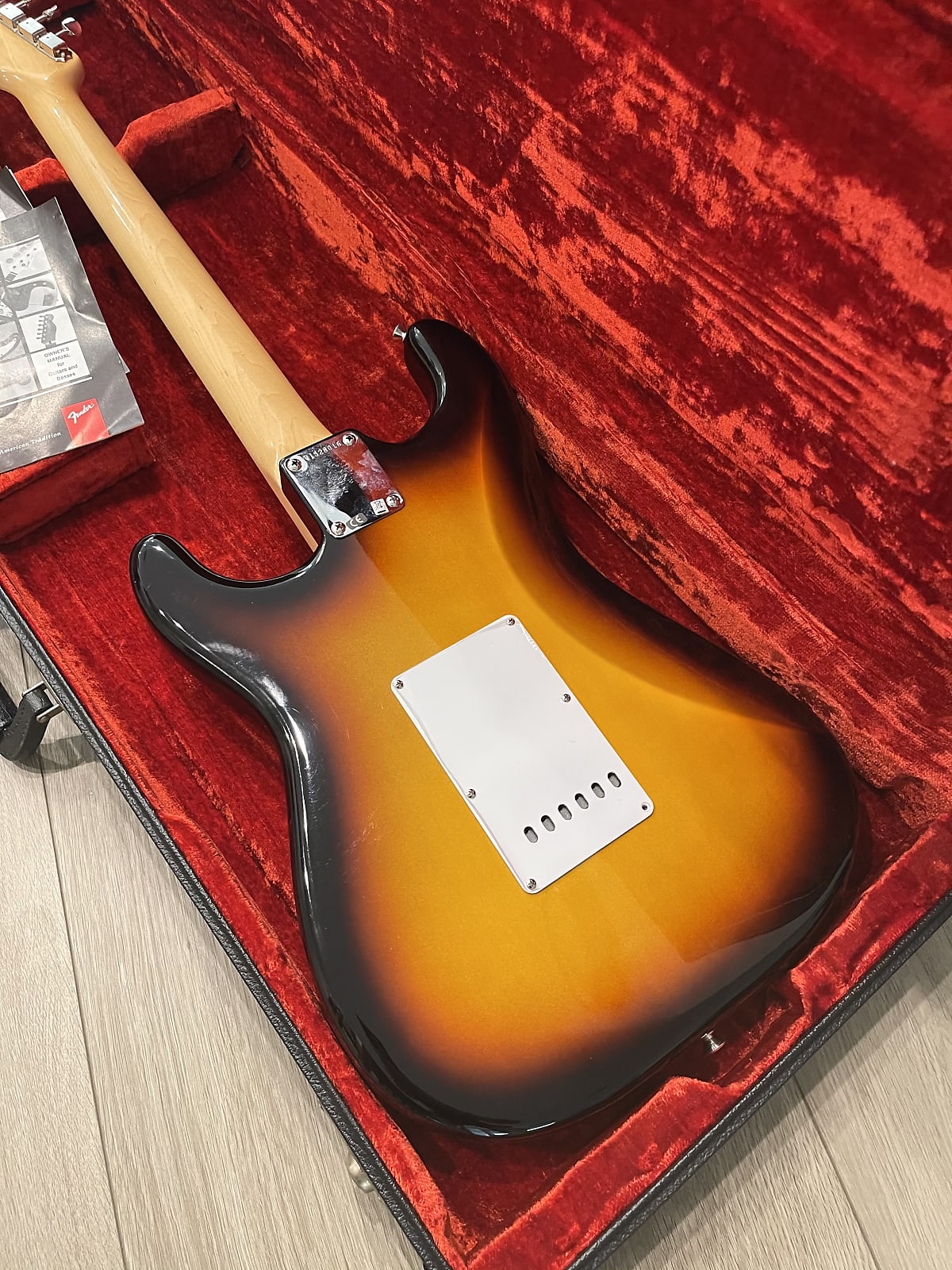 2015 Fender Stratocaster SUNBURST "59 AVRI" + OHSC