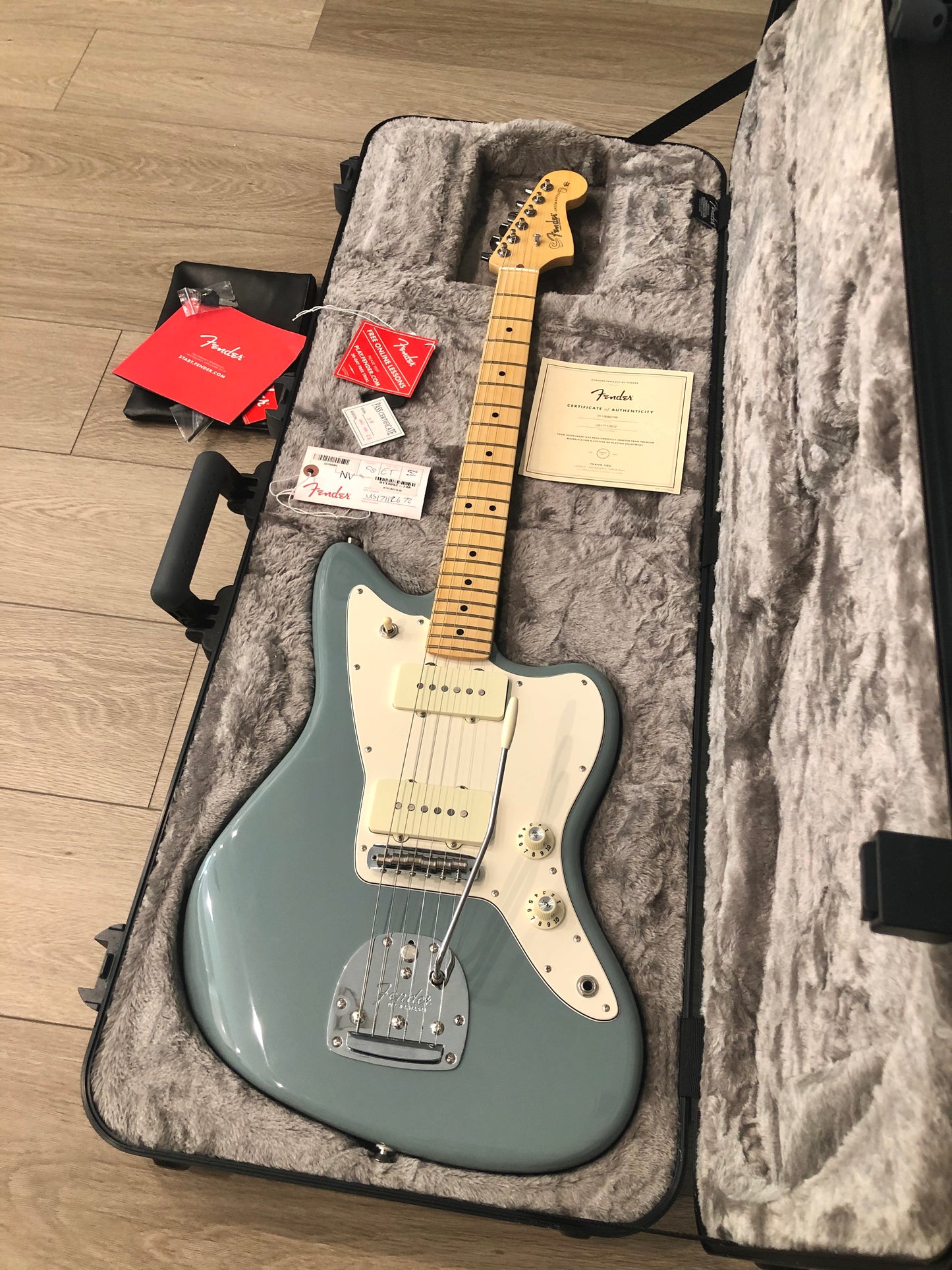 2017 Fender American Professional "SONIC GREY" Jazzmaster + OHSC