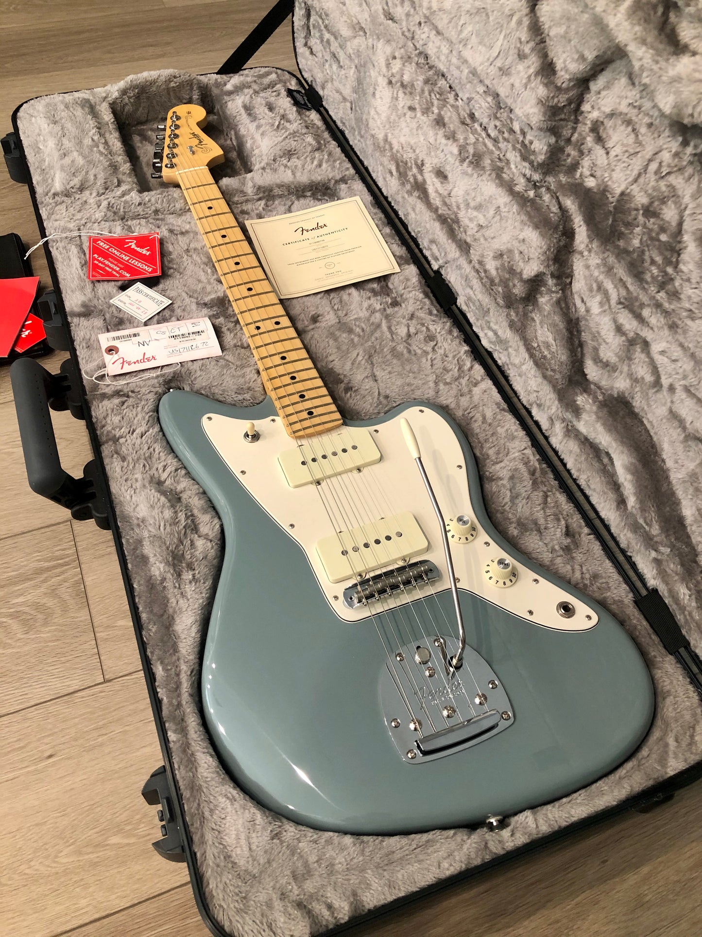 2017 Fender American Professional "SONIC GREY" Jazzmaster + OHSC